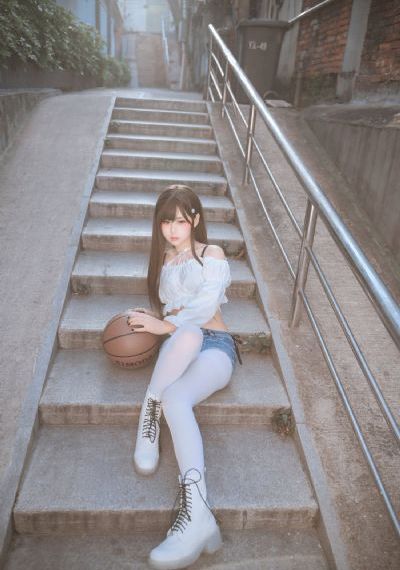漂亮的保姆完整版_在线手机观看