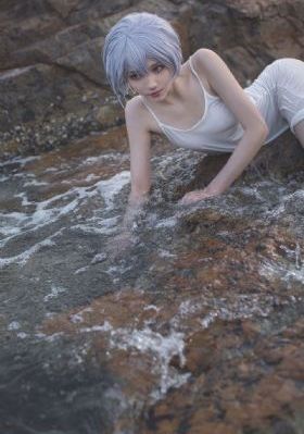 美女艹逼视频_高清完整版BD